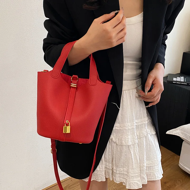 

2025 Elegant Bucket Bag for Work, Women's Leather Commuter Bag, Spacious Top-Handle & Crossbody Shoulder Purse