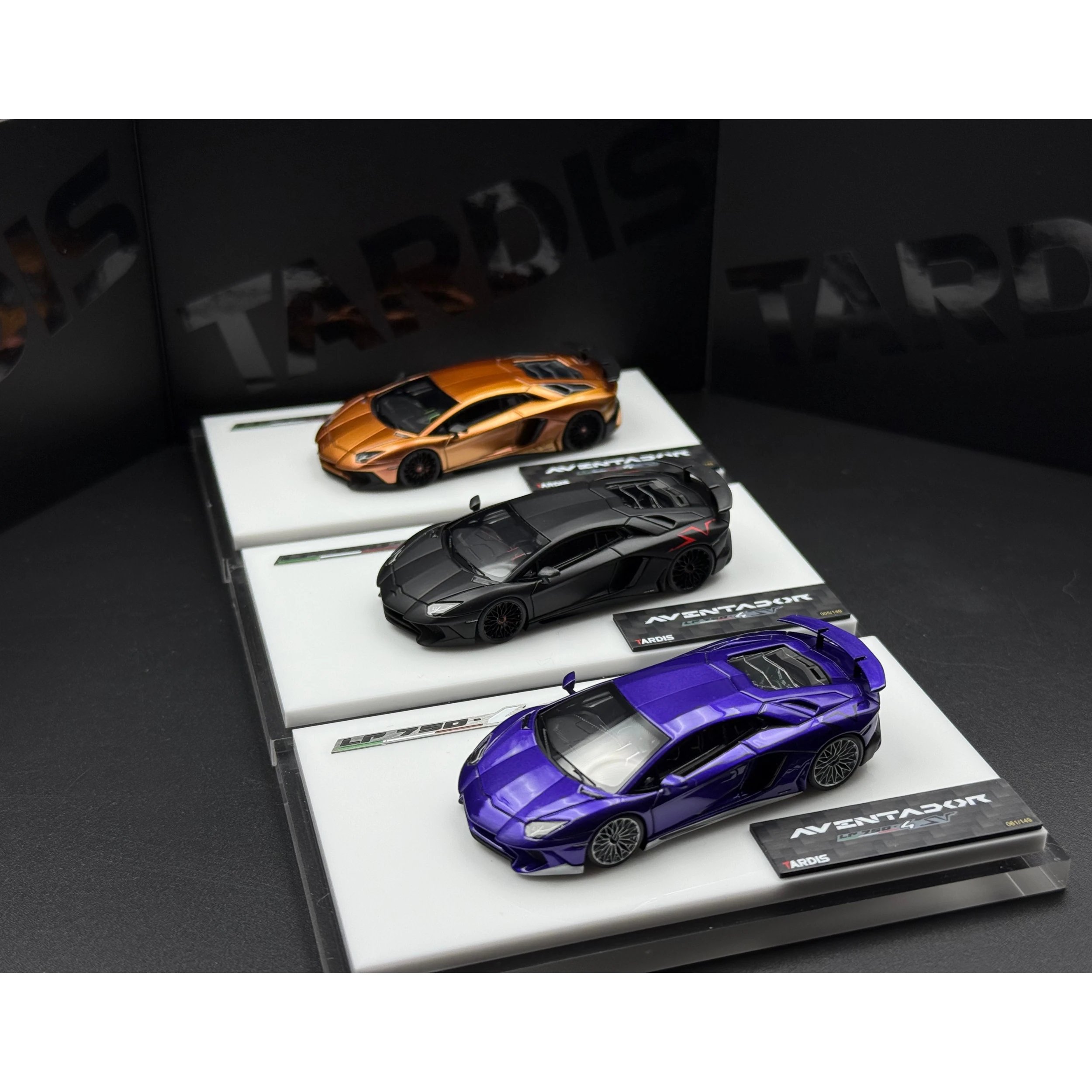 

Модель автомобиля Tardis 1:64 AVENTADOR LP750-4SV из литой смолы, лимитированная серия