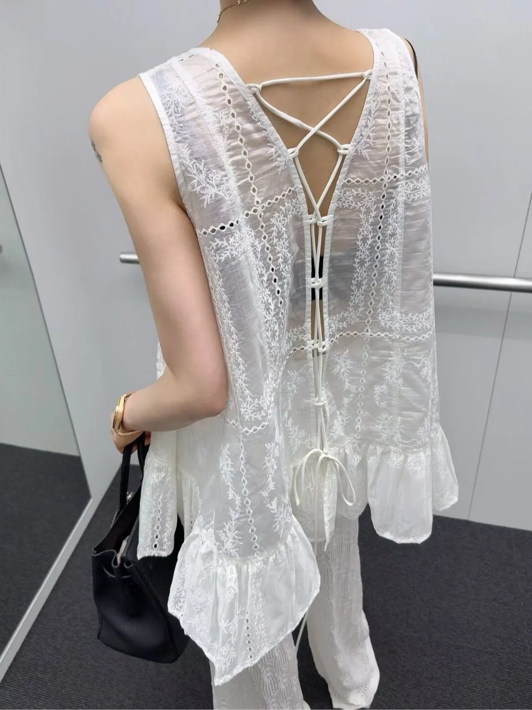 Black White Embroidered Lightweight Cross Back Vest Korean Style Women's Fashionable Inner Wear Suitable for Various Occasions