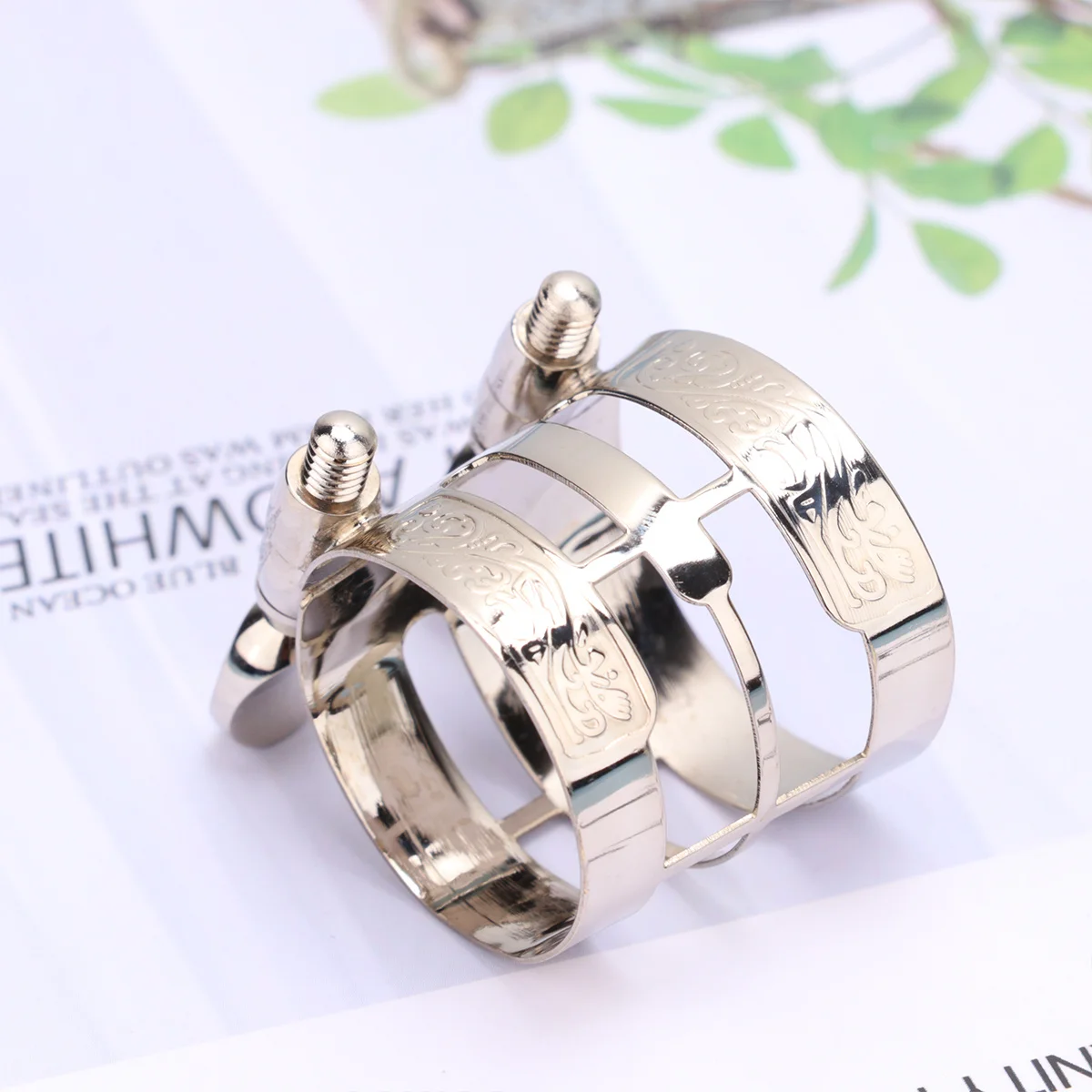 

1pc Copper Saxophone Mouthpiece Clip Carved Design For Alto Sax Flute Beginner Instrument Accessory Durable Support