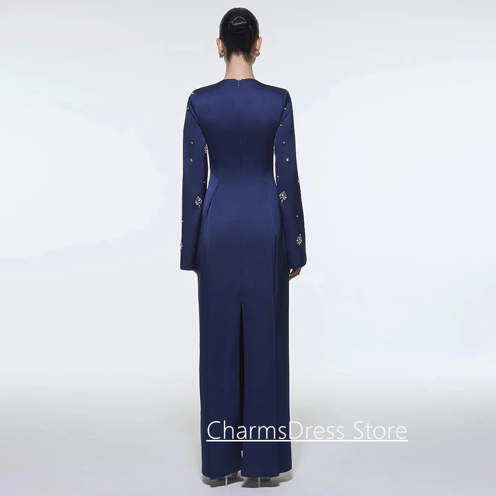 Elegantes Abendkleid, maßgeschneidert, Rundhalsausschnitt, lange Ärmel, silberne Steine, gerade, saudi-arabisches Abendkleid, formelle Kleider