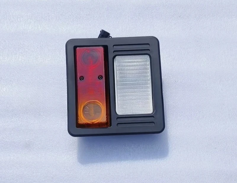 

S510 S570 S630 S650 Tail Light 7104670 RH 7104671 LH