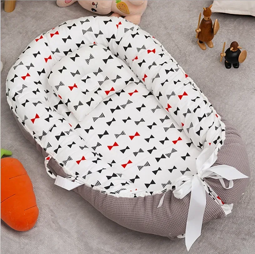 Dapat dilipat dapat dilepas portabel tekan tahan boks tengah tempat tidur bayi bionik penuh dump bantal bayi