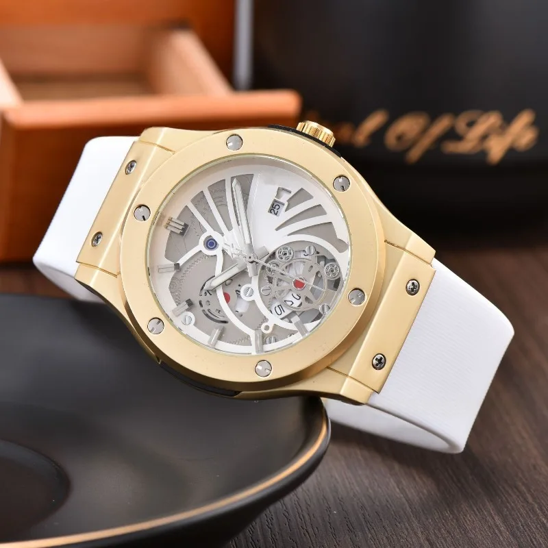 ساعة كوارتز رجالية 2025 مع تقويم التاريخ وأيدي مضيئة مقاومة للماء بسوار من الفولاذ المقاوم للصدأ كاجوال رياضية