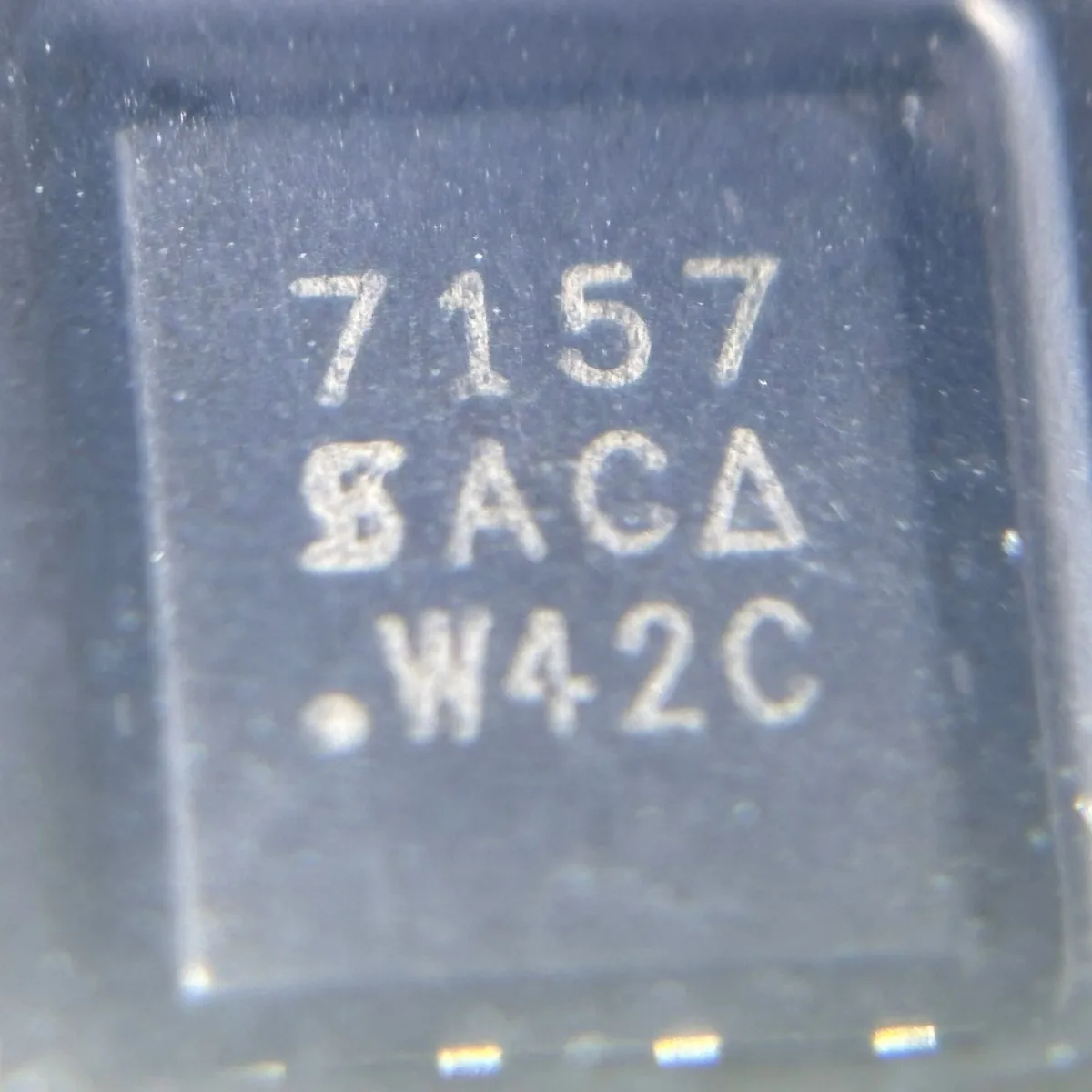 

SI7157DP-T1-GE3 полевой транзистор (MOSFET) подлинная оригинальная интегральная схема микросхемы PAKSO-8 с шелкографией 7157