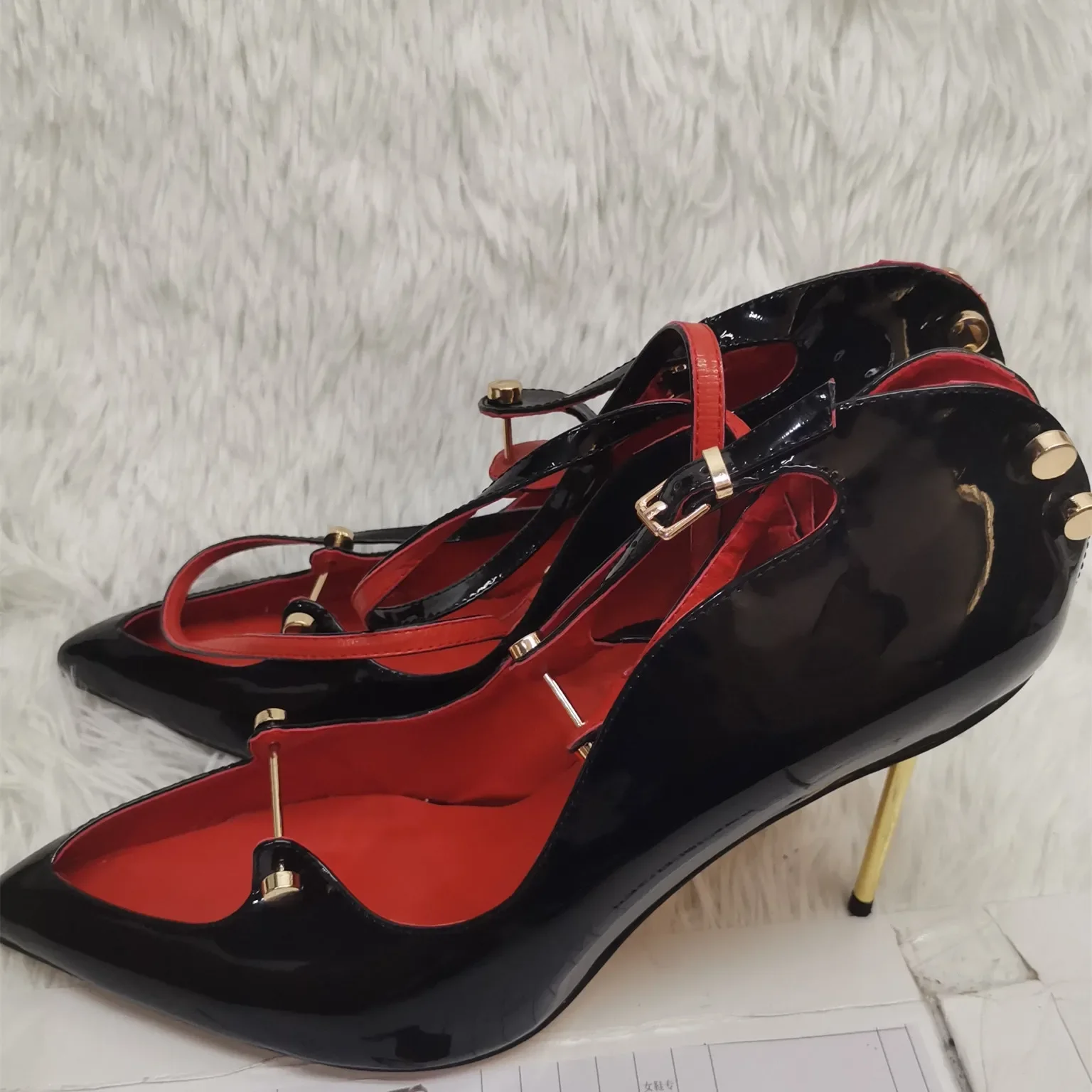 

Sexy Pointed Toe Buckle Strap High Heels Fashion Design Rivet Metal Decor Thin Heels Sandals Summer Women Dress Party Shoes