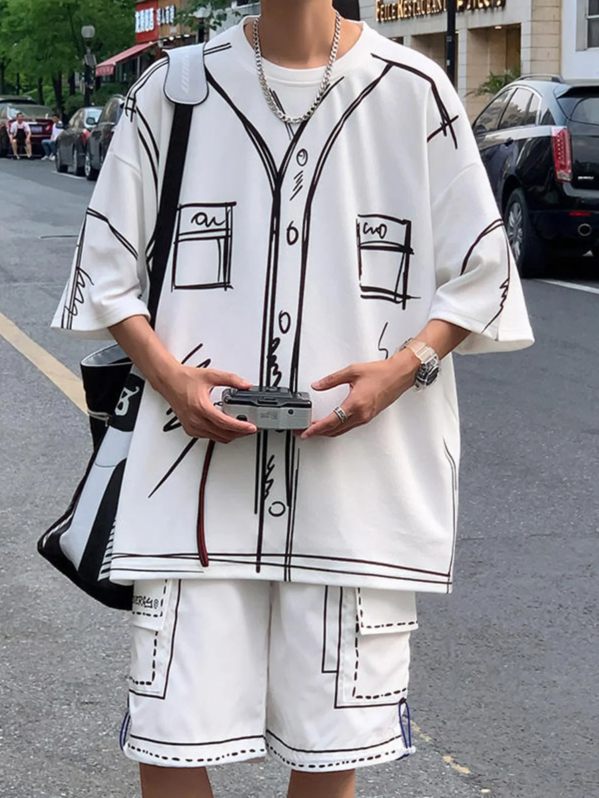 

Комплект из двух предметов: футболка и шорты из ледяного шелка для мужчин, летний спортивный повседневный костюм, большие размеры, модный комплект из ледяного шелка.