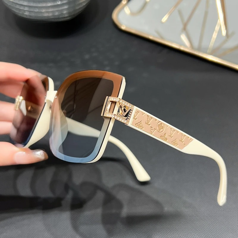 2025 Occhiali da sole quadrati polarizzati Occhiali da sole di lusso alla moda da donna Nuovi occhiali da sole con stampa in pelle vintage Glitter UV400 Gafas De Sol