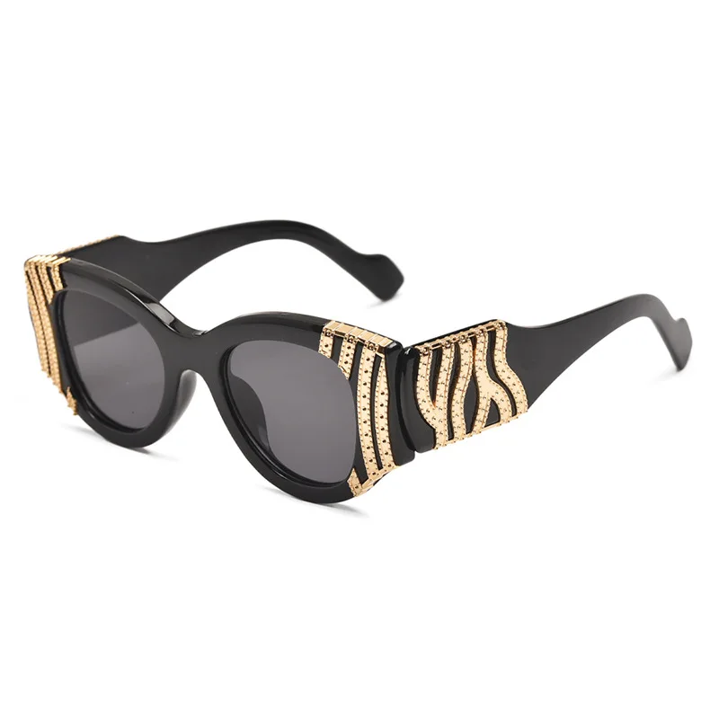 New Personality Metal Decoration Ladies Sunglasses Classic Retro Men  Catwalk Trend Wild Gorgeous High-quality Sun Glasses