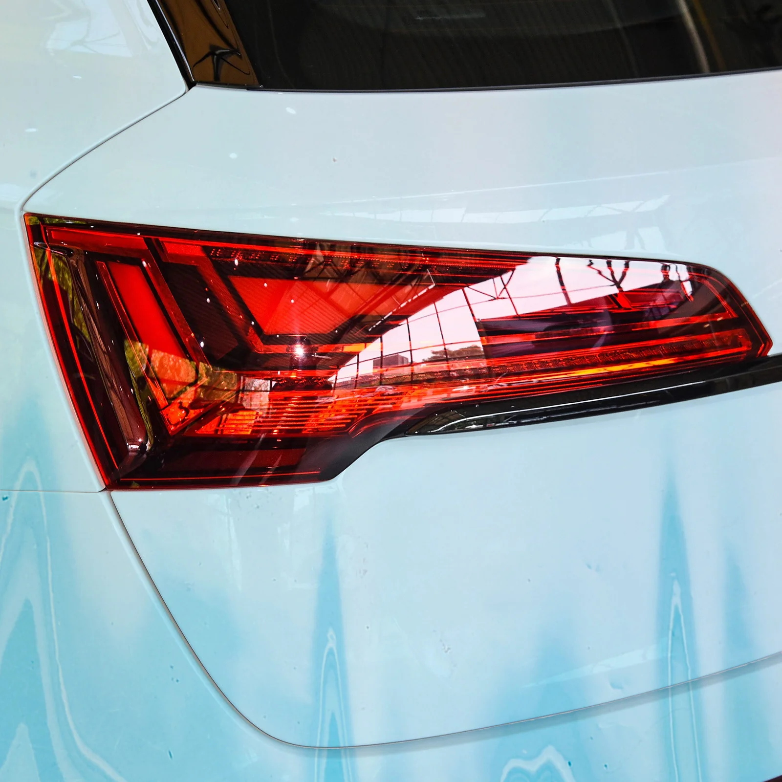 

PVC Wrap Film Roll for Auto Body Color Change Holographic Car Wrap Sticker Protection Against Scratches and Water Damage