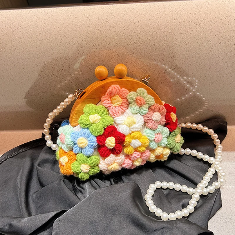 2023 New Mini Bags for Women Fashion Woven Flower Shell Crossbody Bag Party Pearl Chain Trend Purse Cute Female Shoulder Bag