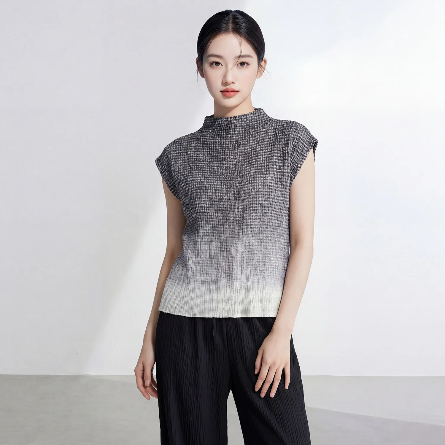 

Miyake Cornrow Top Women's Design Fashionable Half Turtleneck Short-sleeved Loose Gradient Printed Versatile T-shirt