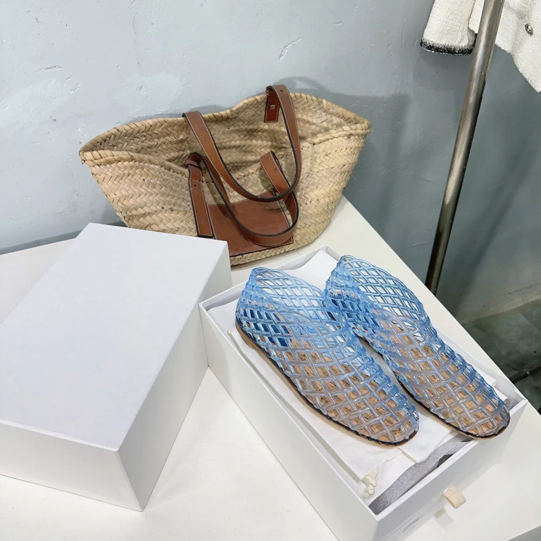 صنادل كريستال نسائية مخرمة صنادل كريستال صيفية مريحة ومسطحة مجموعة جديدة 2025