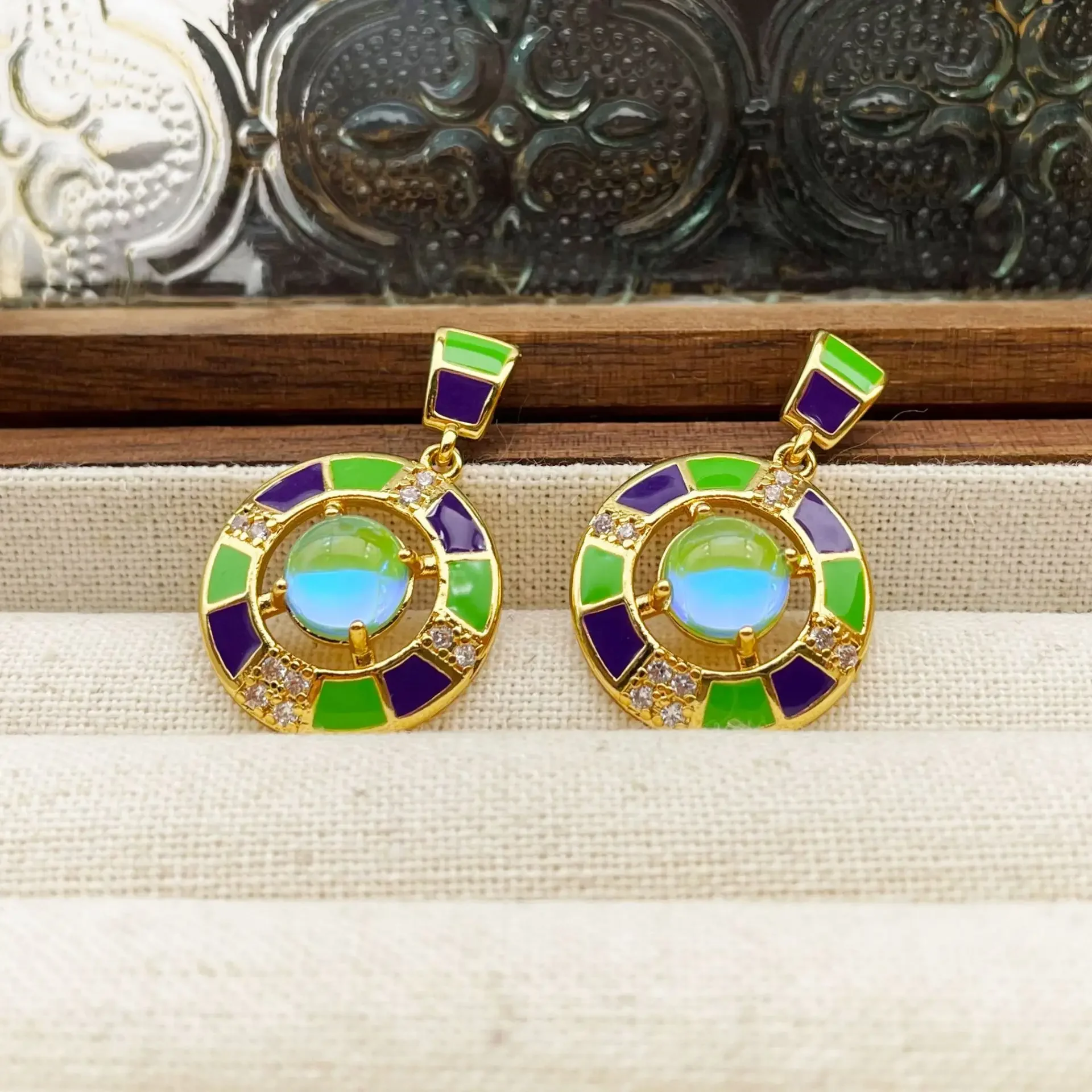 

European and American new retro contrasting color drip glaze inlaid zirconium court style fashion temperament earrings