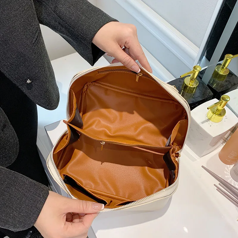 

Женская косметичка из искусственной кожи с буквенным принтом, однотонная, простая, ручная, вместительная, модная, высококачественная, для туалетных принадлежностей