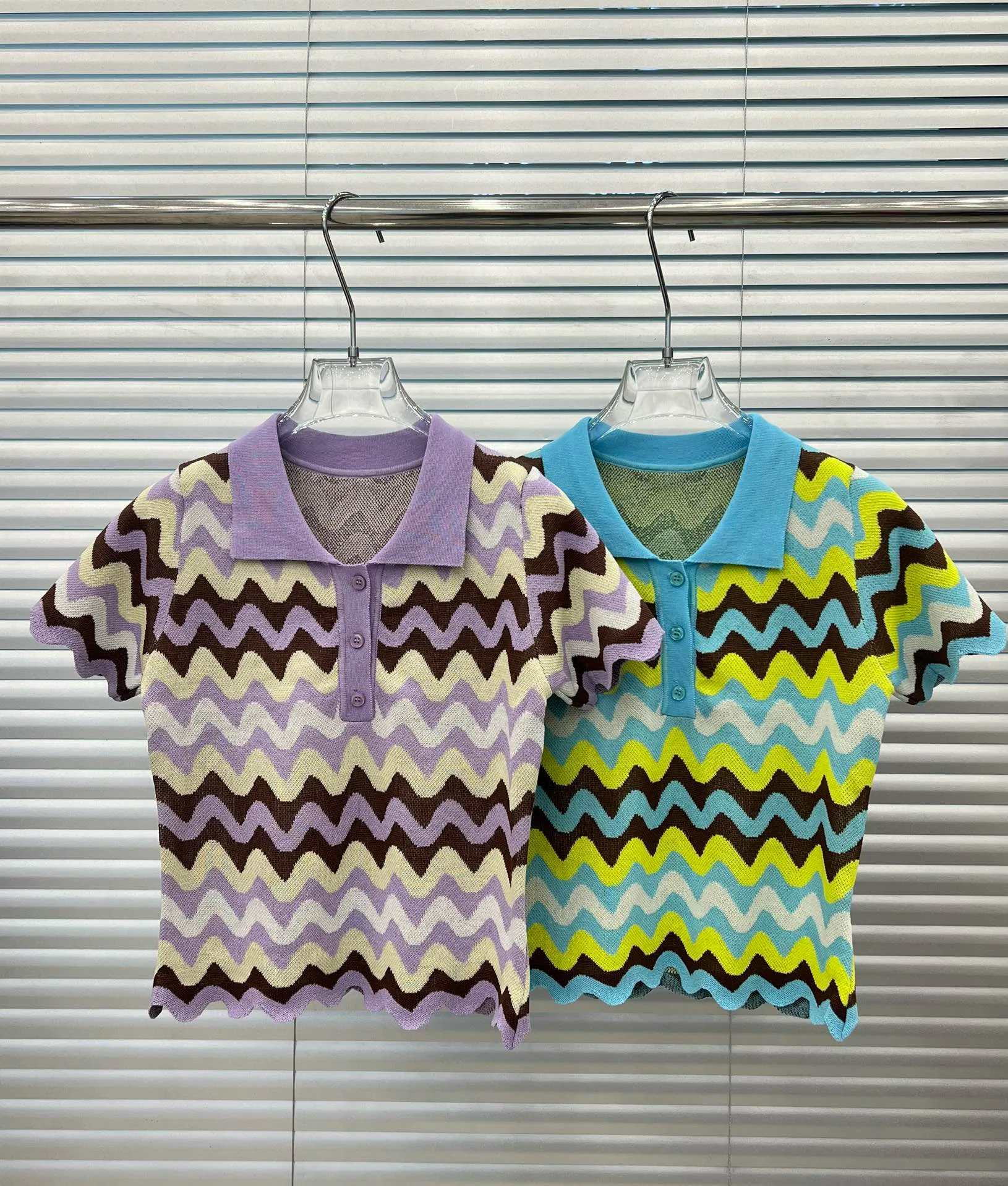 

Women Rainbow Wave Knitted Short Sleeve Fashion High Street Casual Sweater Spring Summer Slim Fit Shirt Tops C186