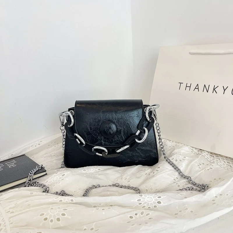 

Famous Designer Leather Tote Bag For Women Large Capacity Handbag Shoulder Strap Classic Elegant And Versatile Fashion Accessory