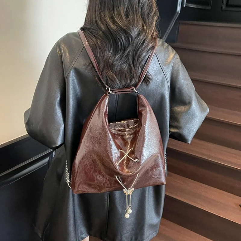 

Practical And Spacious Hobo Bag For Women In Slouchy Leather With Comfortable Shoulder Strap For Daily Errands