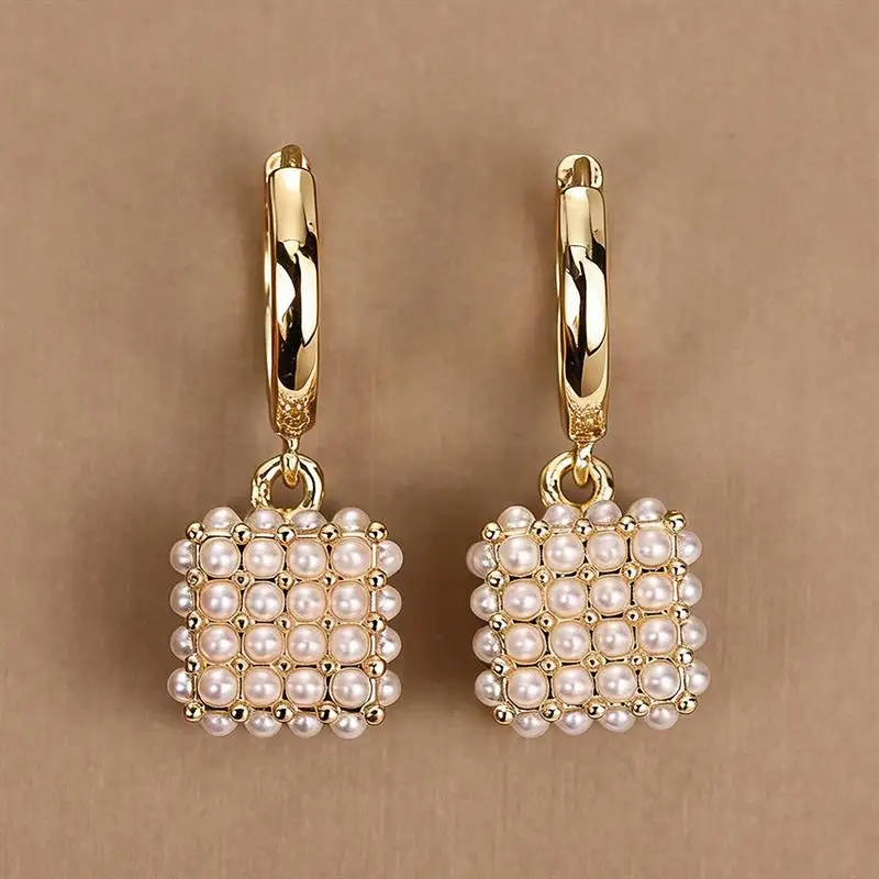 Huitan Imitationsperlen-Ohrringe in Würfelform für Damen, sanfter Luxus, Hochzeit, Verlobung, Accessoires, Modeschmuck, Damengeschenk