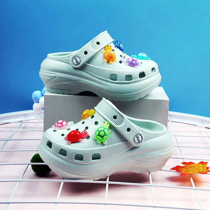 A pair of children's summer open-toe hole shoes, soft and comfortable slippers, size 30-40，AL-3509-5-07