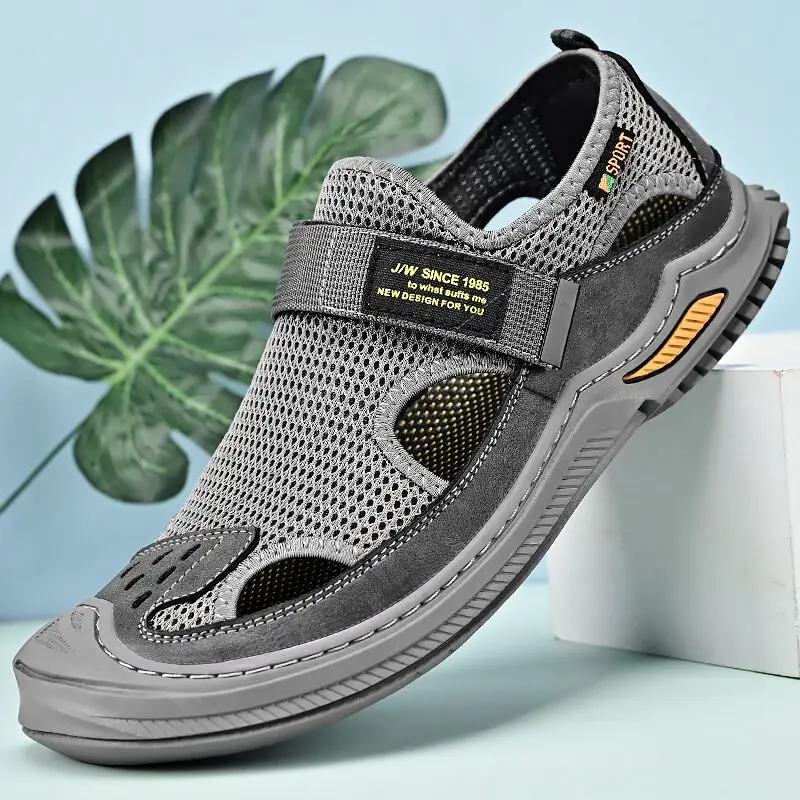 High quality Breathable Mesh Men sandals Outdoor Summer Men Sneakers shoes Plastic Men Casual shoes Beach Shoes Water Shoes