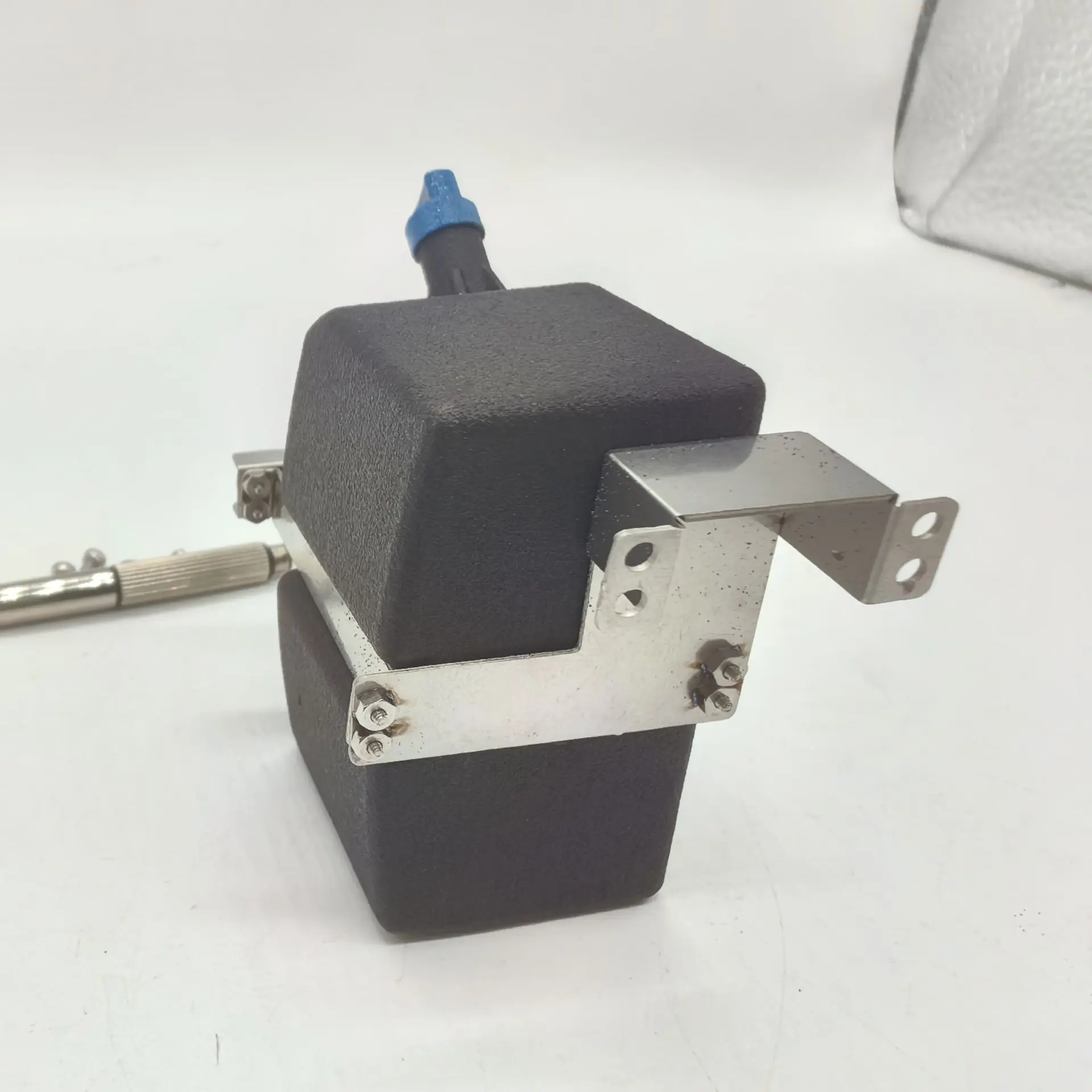 

Модель Scaleclub для Tamiya 1/14, для обновления MAN, бак мочевины с кронштейном, подходит для конкретных групп, сделай сам