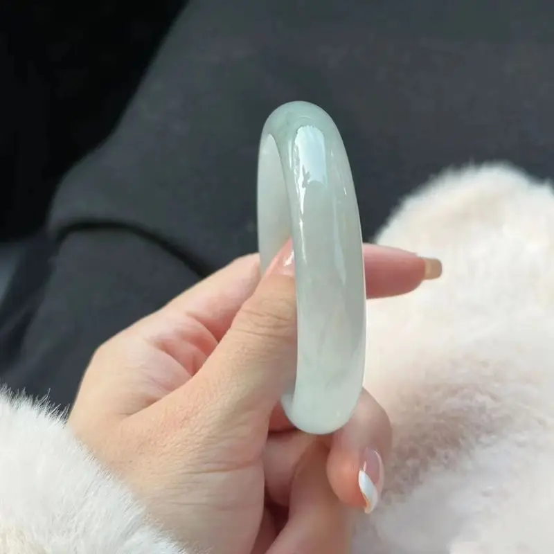 New, authentic, high-end glass-type light green A-grade jade bracelet from Myanma a popular item