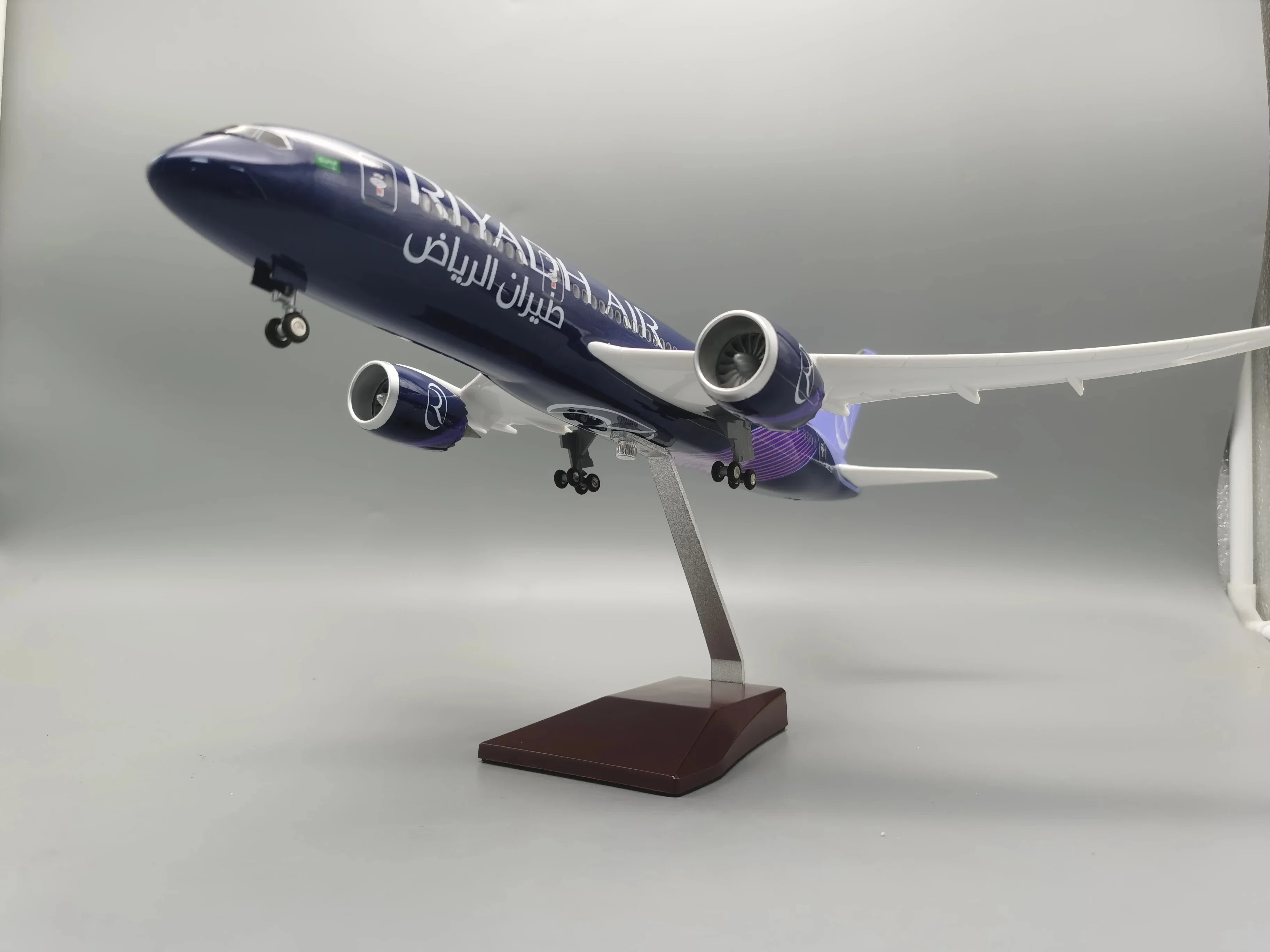 2024 New 43CM Plane B787 Riyadh Air Airline Airplane Resin Aircraft with Lights with LED Light for Collection or Gift