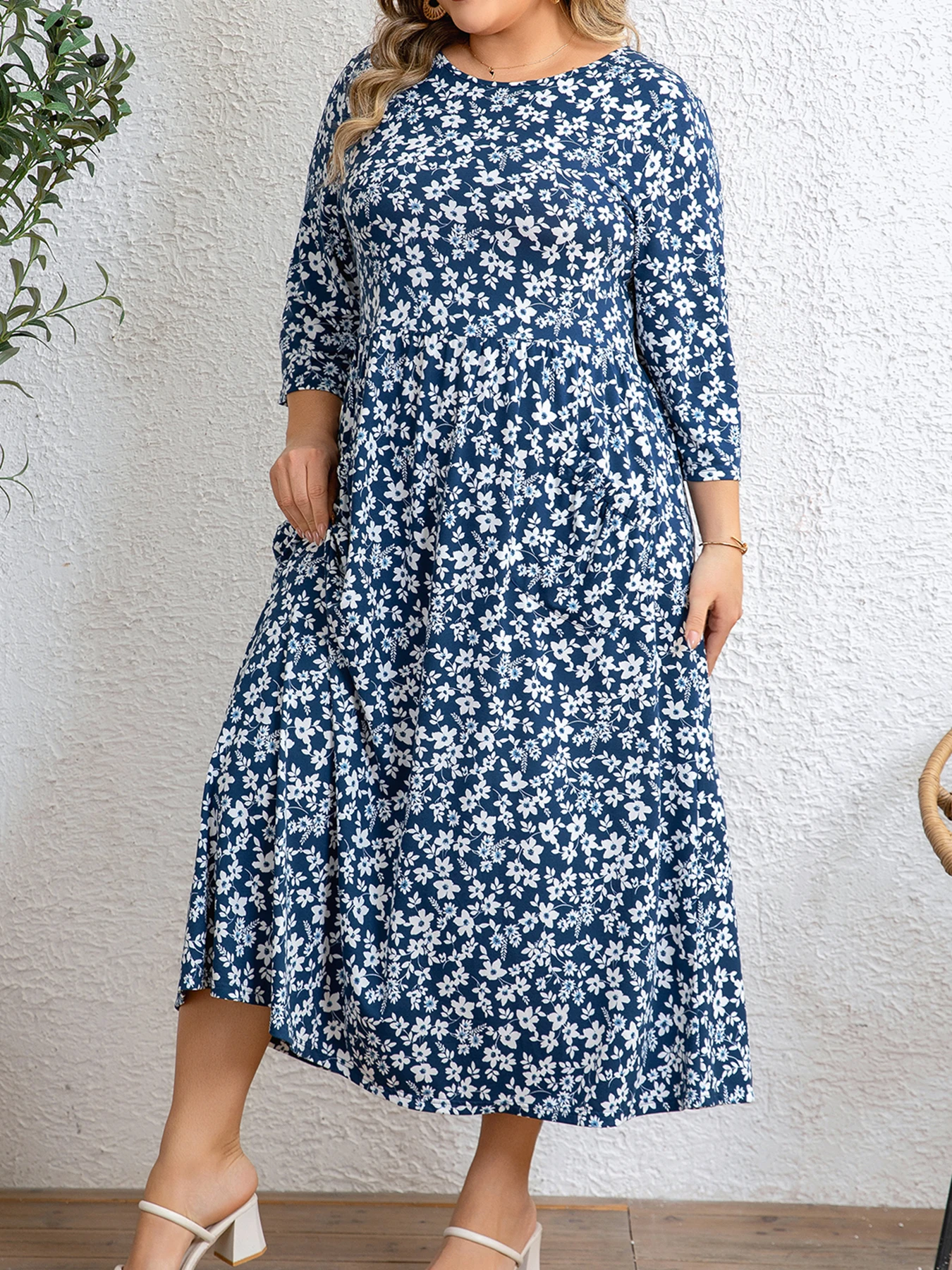

Plus Size Women's Navy Floral Maxi Dress Round Neck 3/4 Sleeve Loose