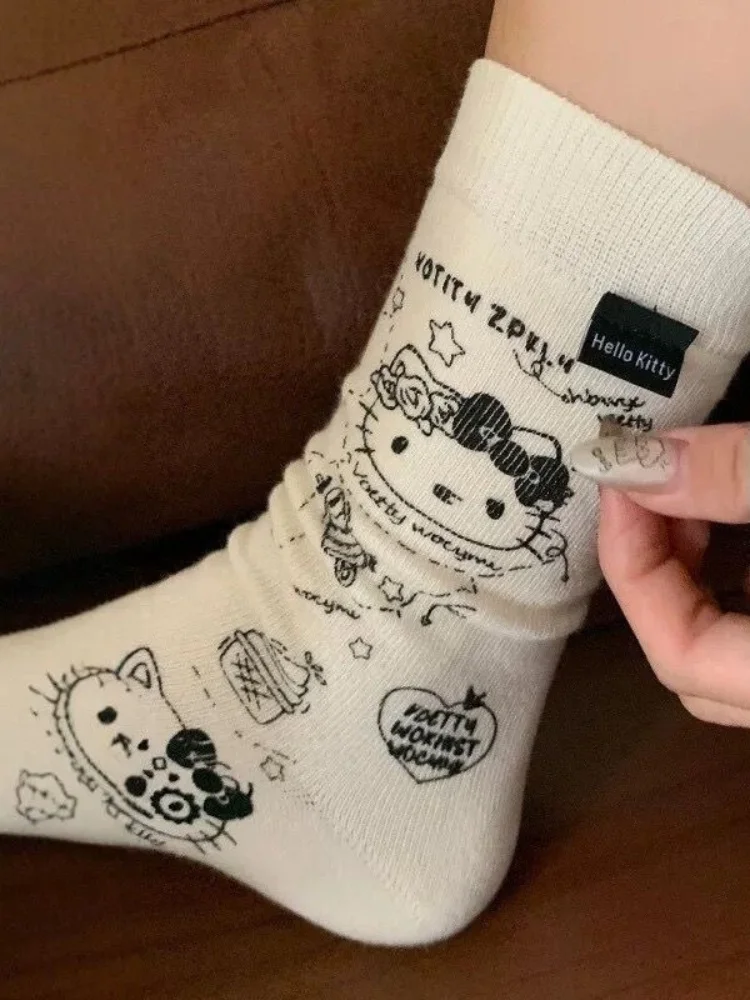 Dessin animé Hello Kitty taille unique pour toutes les chaussettes mi-longues chaussettes longues pour fille mignonne chaussures polyvalentes cadeau doux et confortable pour fille