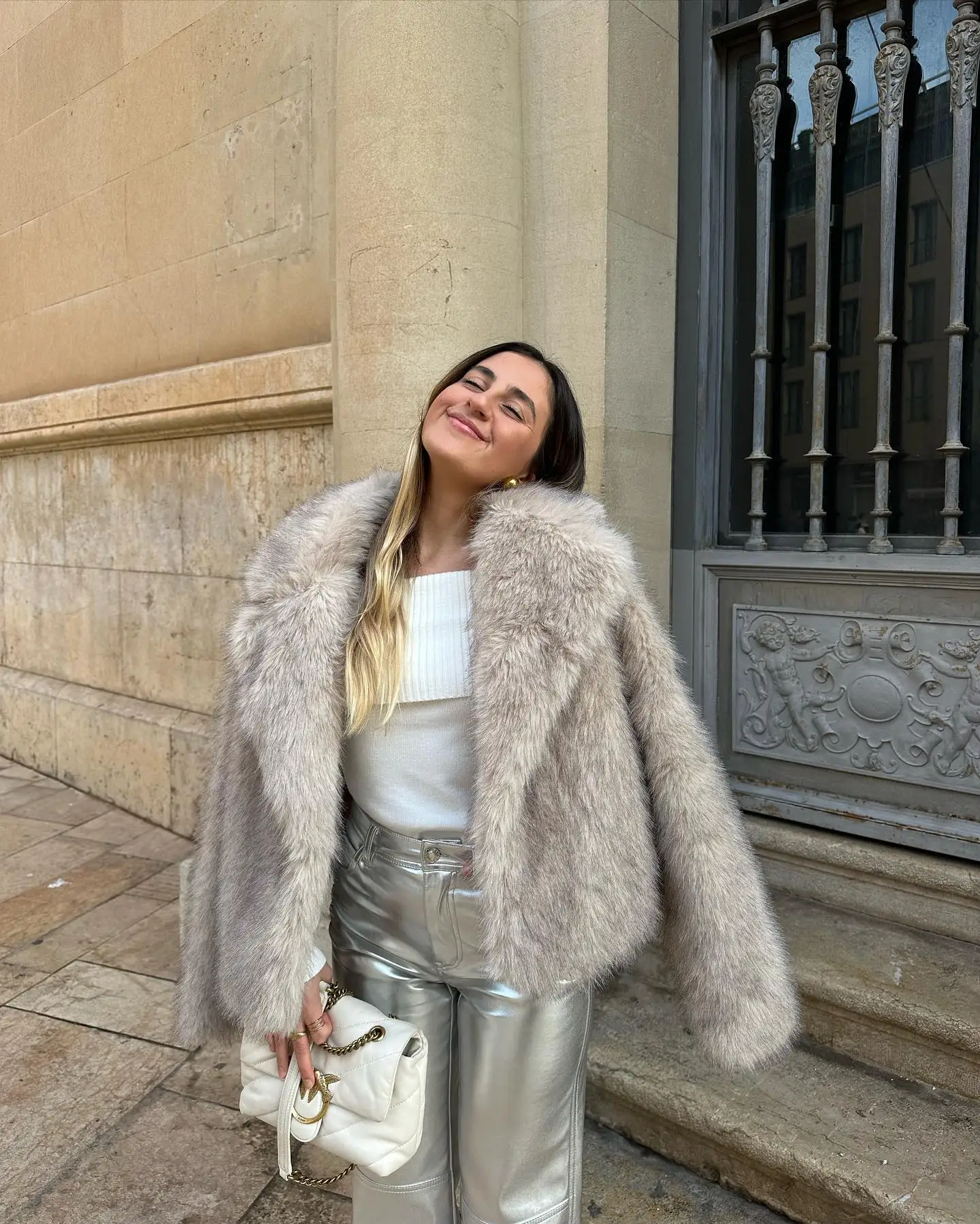 الشتاء النساء أزياء الفراء الاصطناعي معاطف سميكة التلبيب الصلبة فضفاضة سترة أعلى الإناث الدافئة الشارع الشهير المرأة الجديدة في معطف