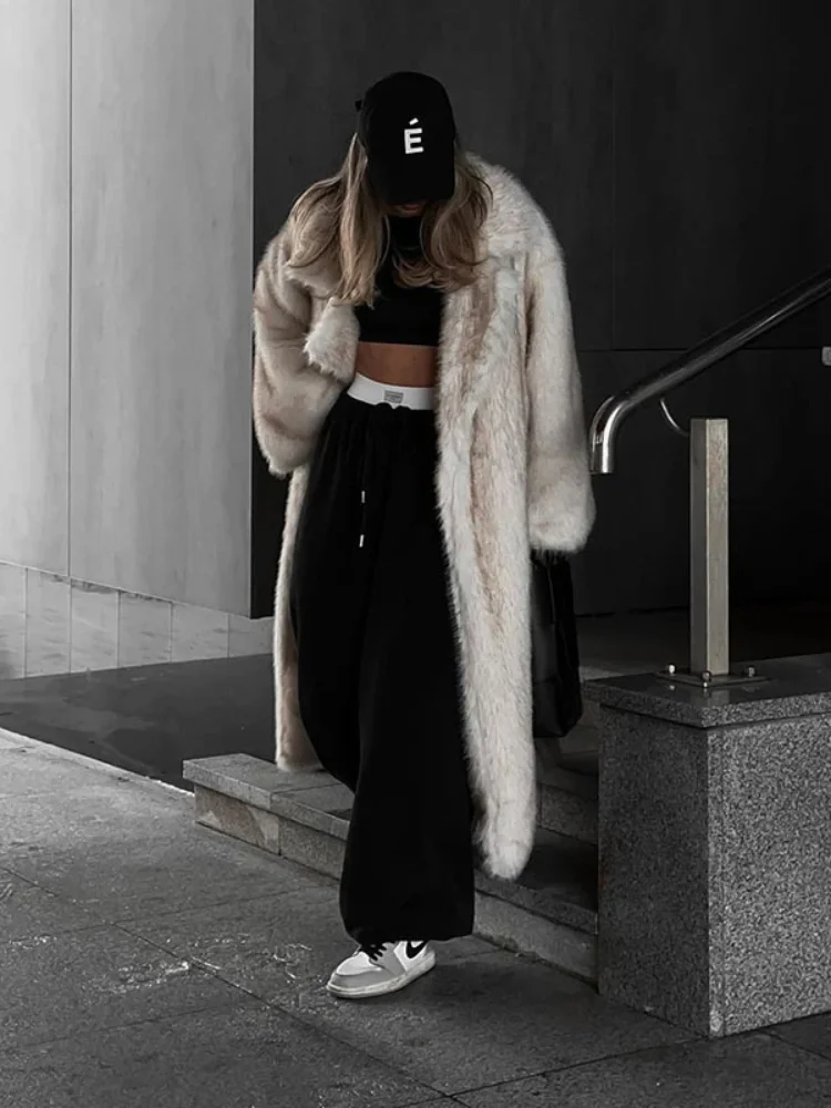 Modna Kobieta Biały Kołnierz z Klapami Ciepły Długi Płaszcz ze Sztucznego Futra Codzienna Kurtka z Długimi Rękawami Biała Pluszowa Kurtka 2025 Nowa Zimowa Odzież Uliczna Damska