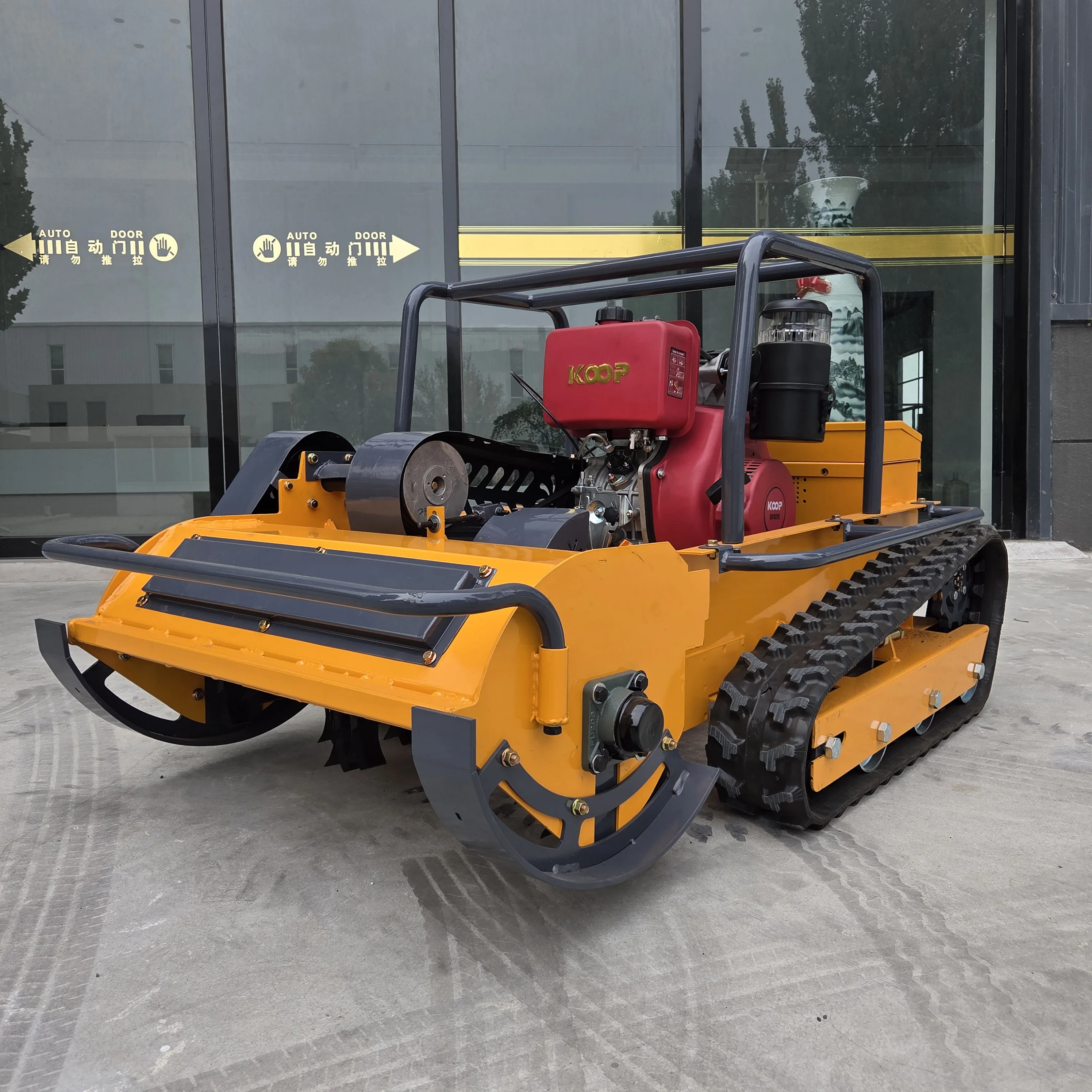 Medium-sizedCE EPACertified Diesel-Powered Remote Control Robot Flail Mower – All-Terrain, Agricultural Rubber, 500mm to 1200mm