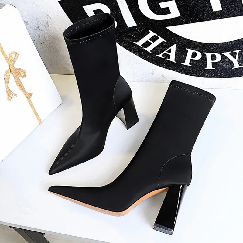 

Сексуальные женские короткие сапоги на очень высоком каблуке в Европе и Америке 2025 года, эластичные остроконечные тонкие сапоги