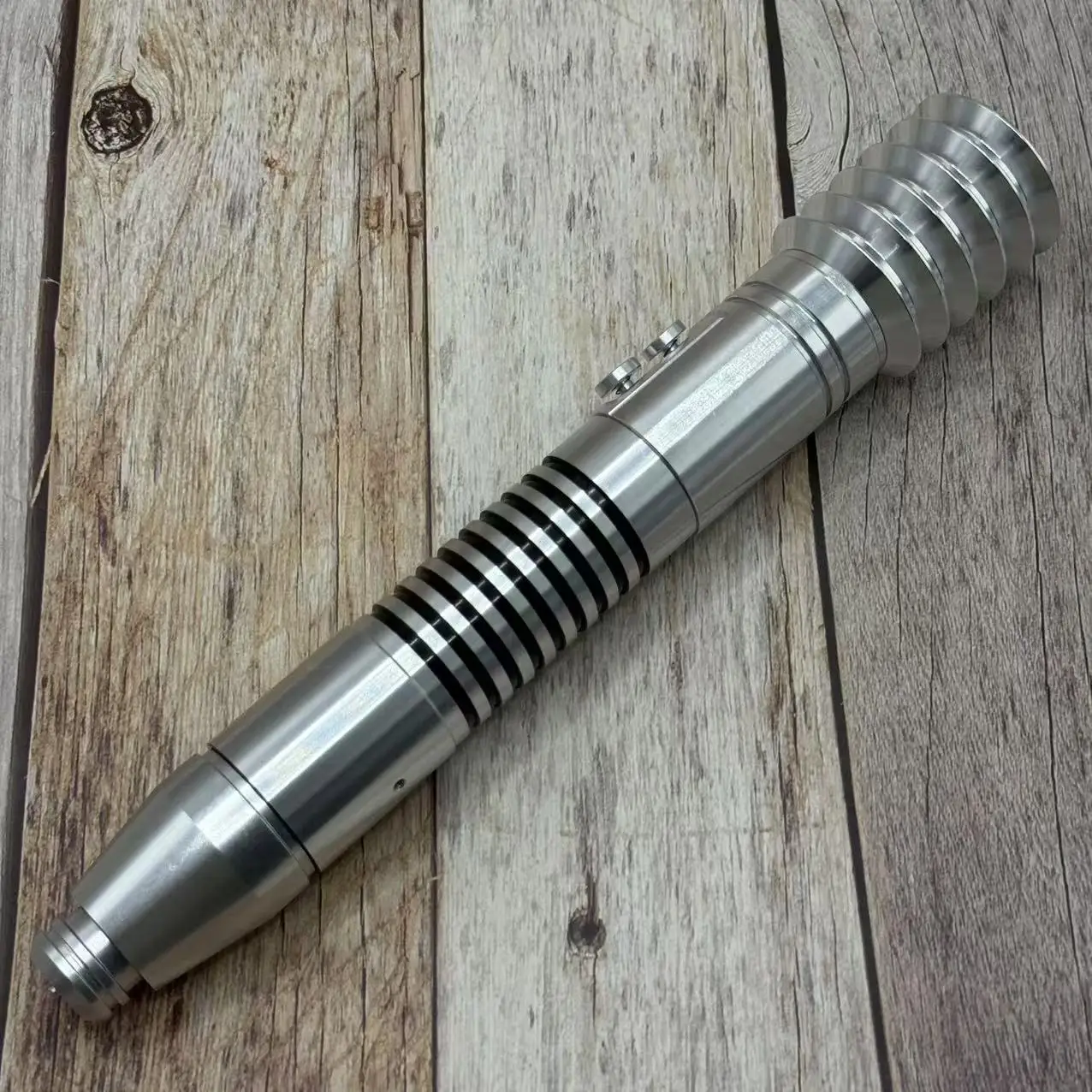 

Festo Lightsaber Neopixel Sensitive Smooth Swing Proffie Metal Heavy Dueling RGB Pixel Toys Cosplay Game Movie Prop