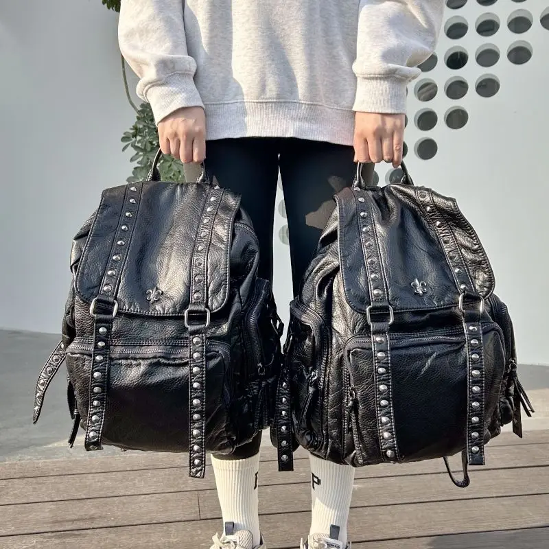 

Korean Style Hot Girl Retro Studded Backpack Women Black Leather Large Capacity Daypack Fashion Versatile Commute Mochilas Mujer
