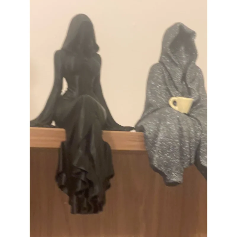 Statue mystérieuse 3D faite à la main en PLA, figurine de reine gothique en robe noire, pose assise, style gothique, sculpture pour étagère