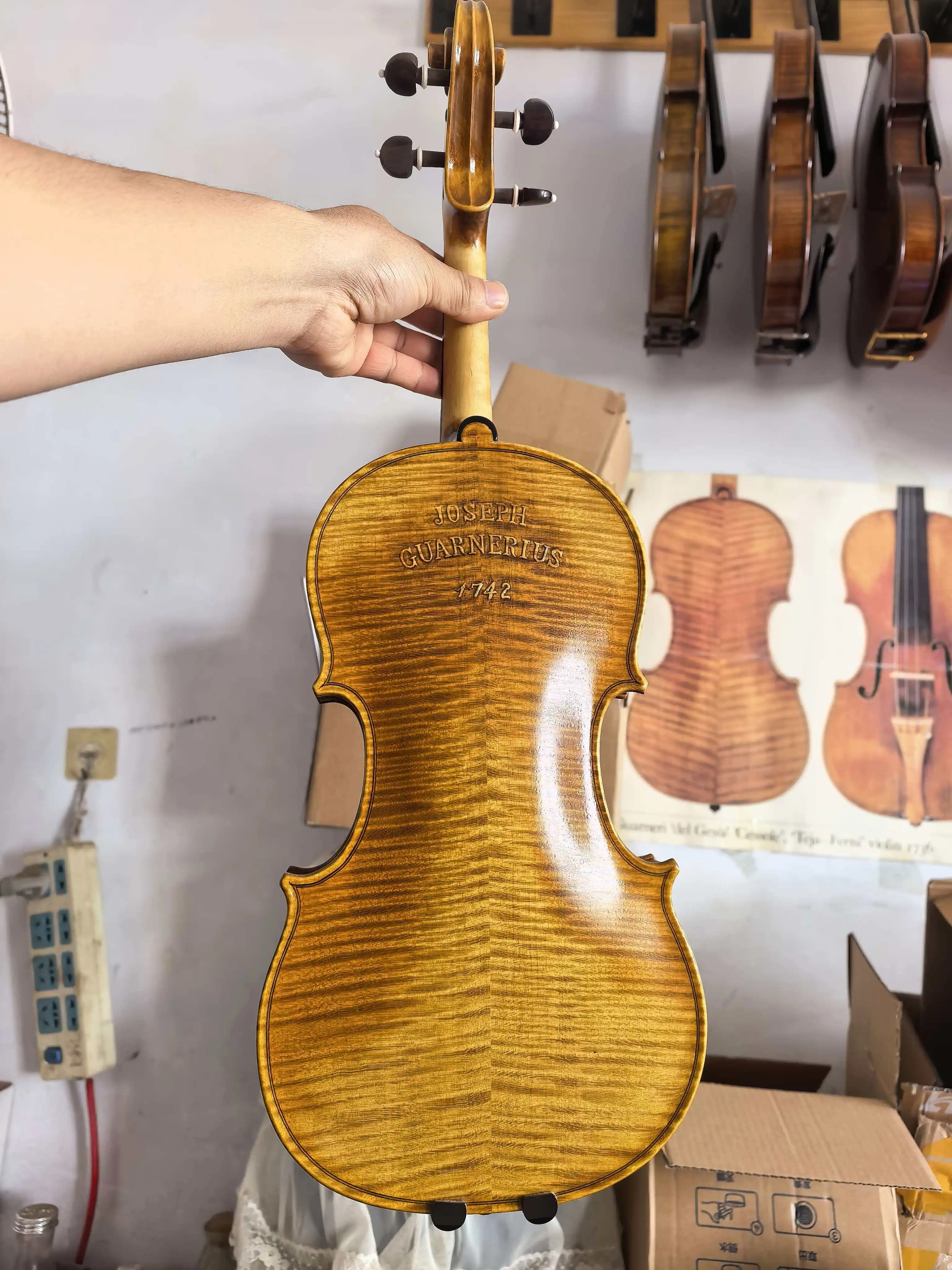 

4/4 high-end handmade Italian violin with ebony flat knobs and vintage lacquer, featuring strings,Musical Instruments NO:2