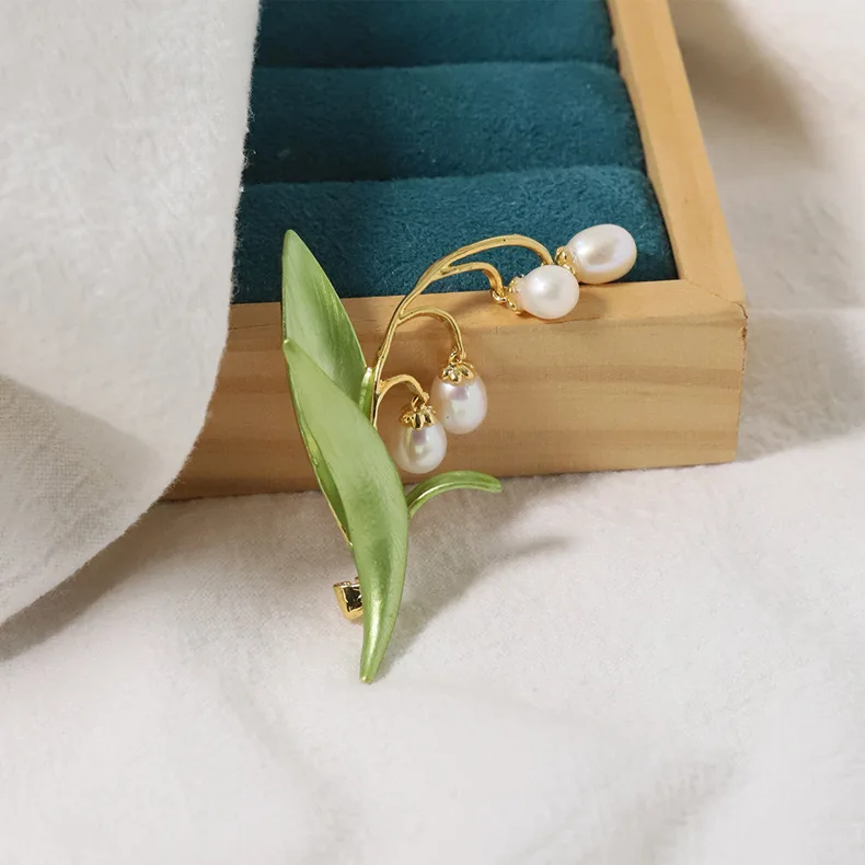 Lily of The Valley Brooch Temperament Female Copper Plated Plant Flower Pin Buckle Freshwater Pearl Brooches Corsage Accessories