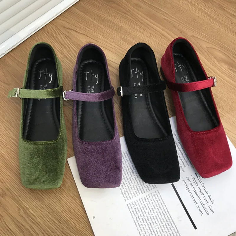 2024 Fioletowe modne damskie aksamitne płaskie buty damskie Square Toe Shallow Buckle Casual Ballet Shoes Slip-on Outdoor Mary Jane Shoes