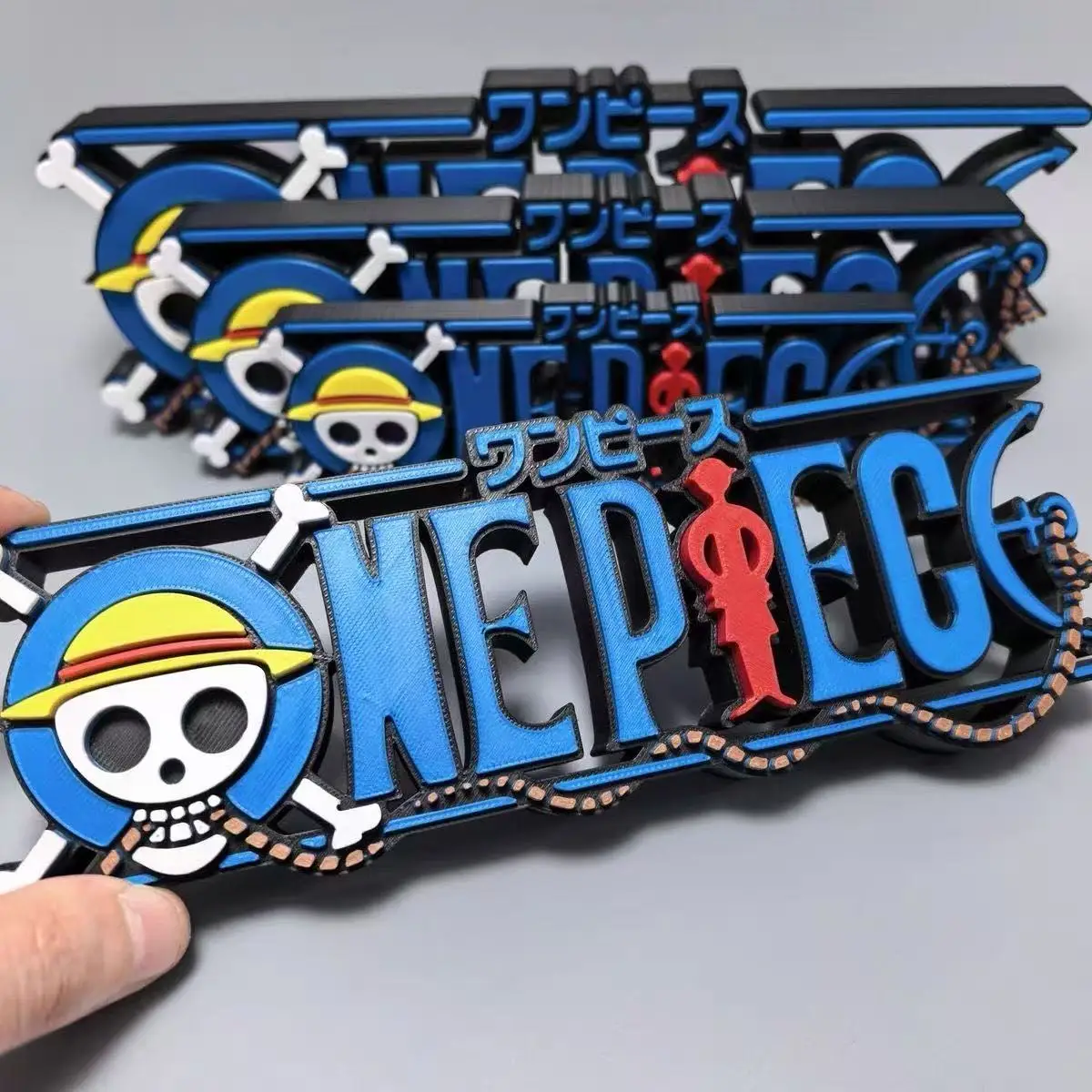One Piece Anime 3D Strohhut Totenkopf Logo Figur |   Freistehende Schreibtischdekoration |   Anime-Fan Sammlerstück Dekoration & Geschenk