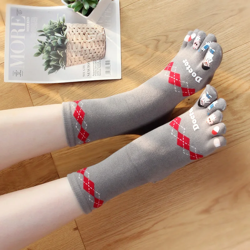 4 Pairs Of Cotton Five-finger Socks Four Seasons Ladies High-top Cute Split Toe Socks Set