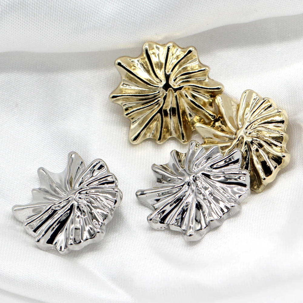 HENGC 20/23/40 مللي متر موضة زهرة شكل الذهب أزرار معدنية للملابس النساء بدلة معطف الزينة اليدوية الخياطة اكسسوارات