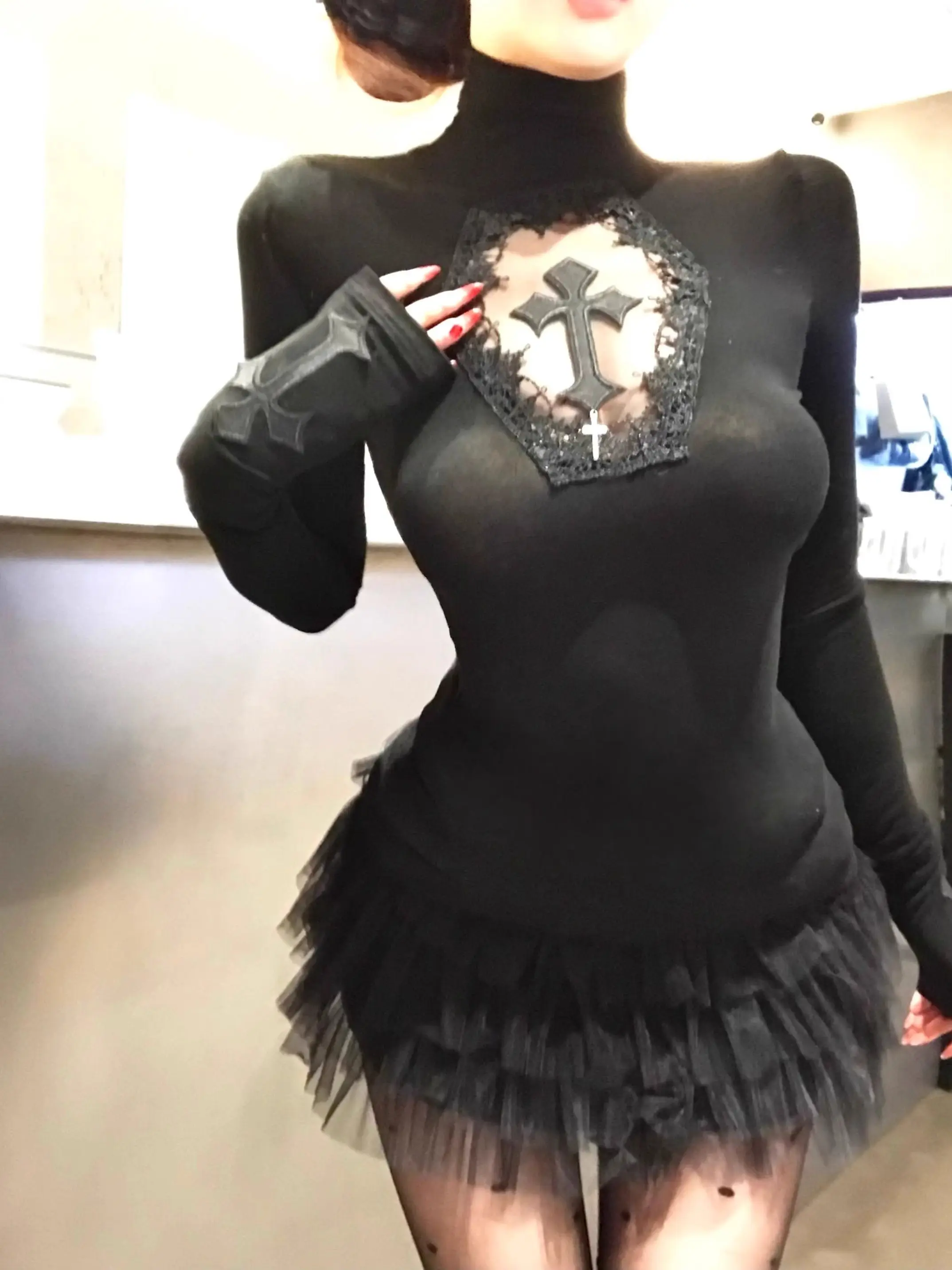 T-shirt à manches longues en dentelle croisée pour femmes, design de printemps, taille serrée, bas noir, haut à col haut