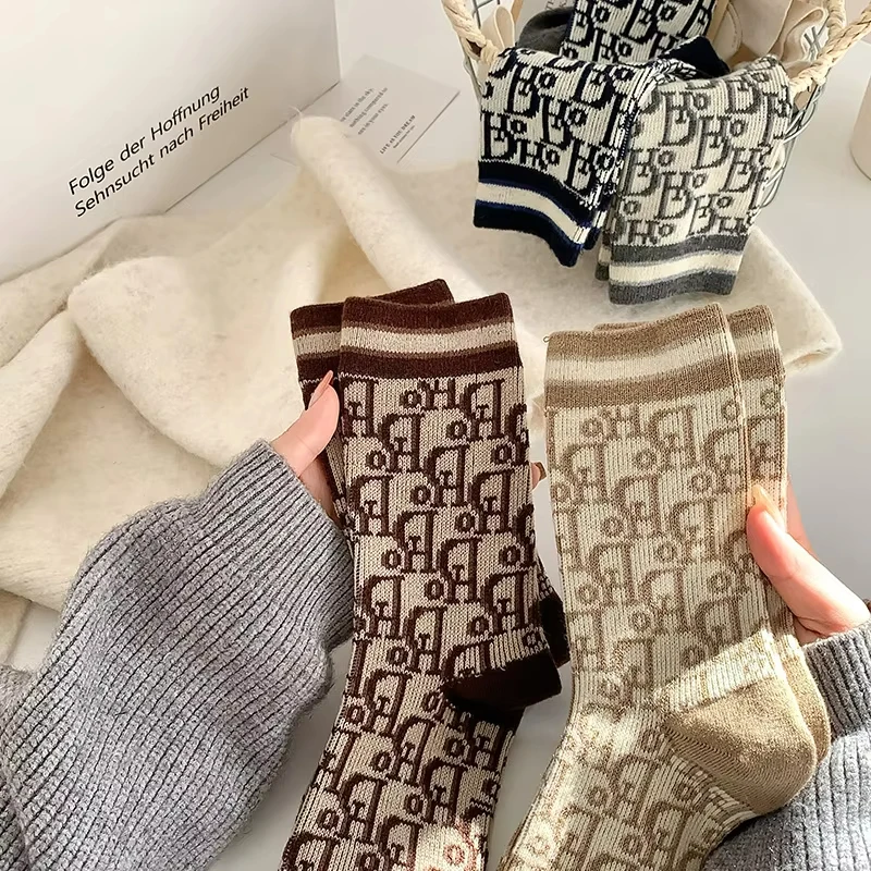 2 Paar Trendy Dikke Winterwollen Sokken Dames Monogram Patroon Effen Kleur Verdikte Middelste Buis Sokken Ademend Groothandel