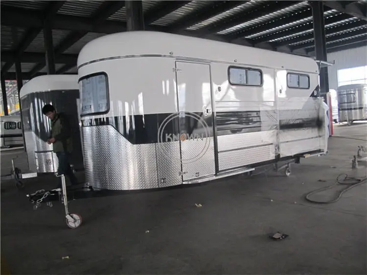 High Quality Horse Float Deluxe with Kitchen 4HAL Horse Trailer AU Standard UK Style All Customized for Sale