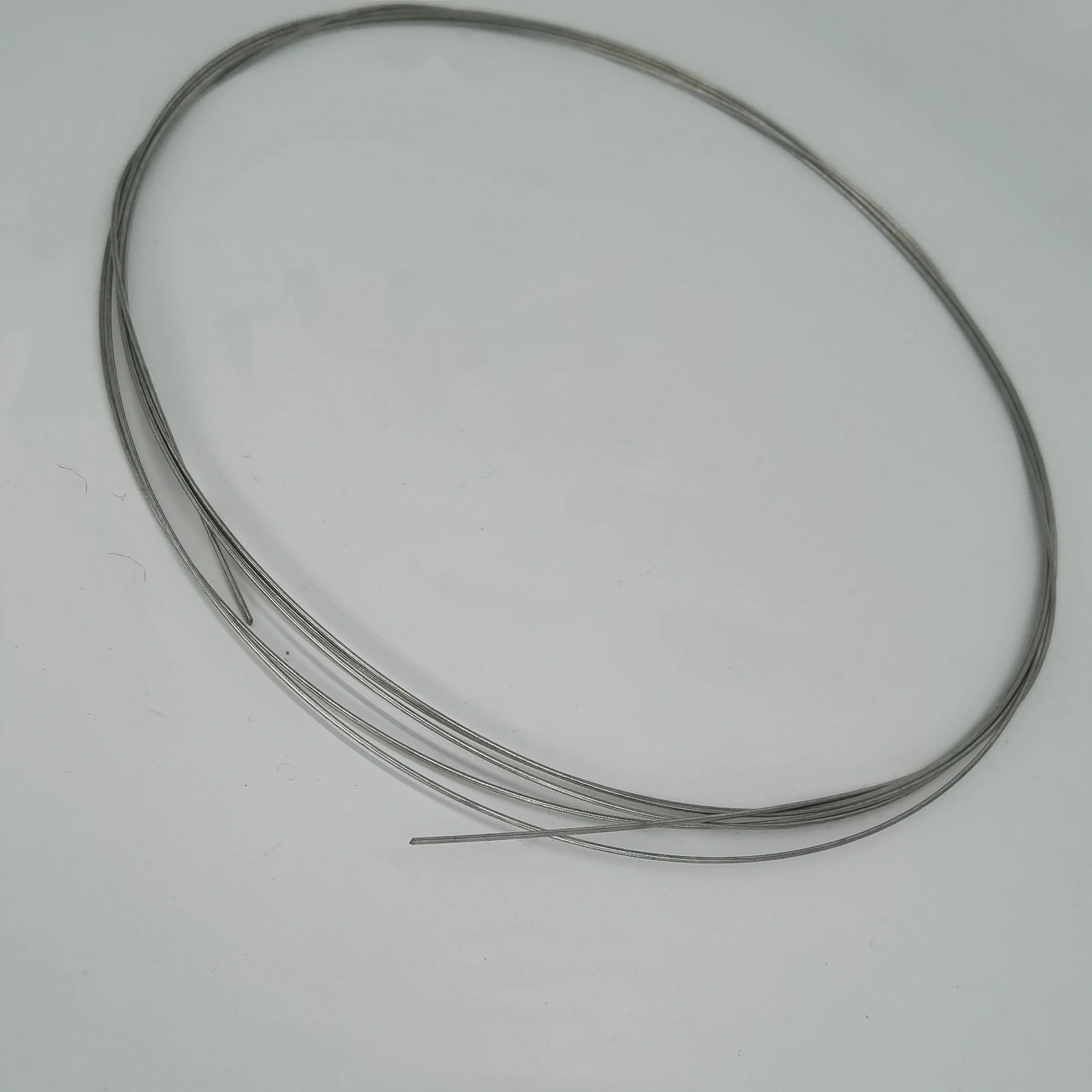 The steel wire strings for piano keys are used in both upright pianos and grand pianos. Each string is 3 meters long.