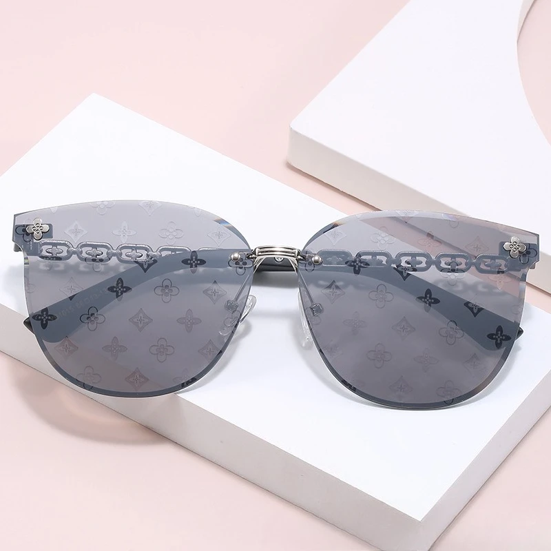 

2025 New Fashion Trend Sunglasses, High-end Light Luxury Women's Sunglasses, Laser Lenses, Personalized Street Photography