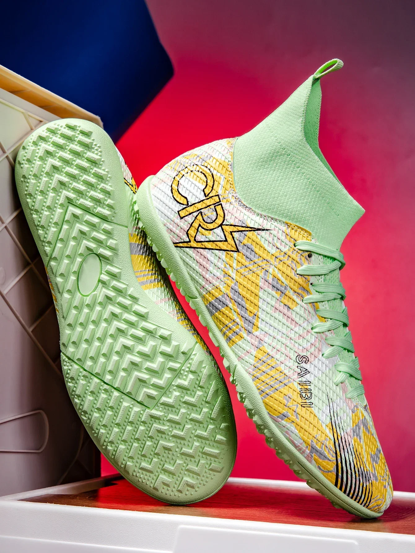 

High-top football boots with broken nails TF and long spikes FG,3 mixed colors to choose from unisex styles,lightweight,portable