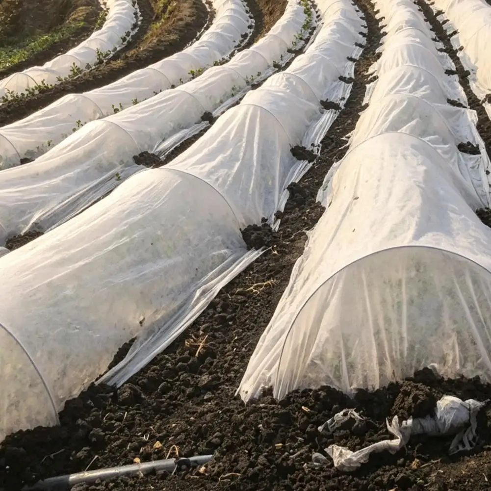 Winter Garden Freeze Guard Floating Row Cover Garden Plants Frost Protection Blanket for Seedlings Vegetables Breathable